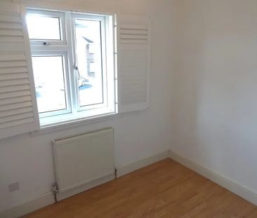 5 Bed Semi-Detached House, Leyswood Drive, IG2 - Photo 6