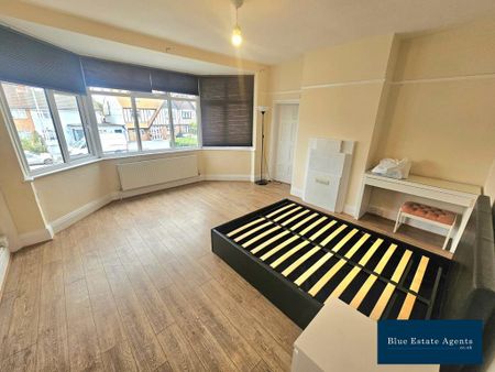 4 bedroom detached house to rent - Photo 4