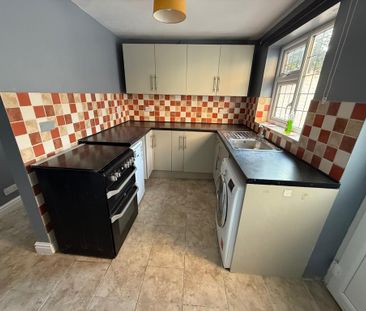 3 bedroom semi-detached house to rent - Photo 6