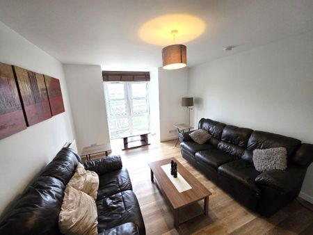 2 bedroom flat to rent - Photo 2