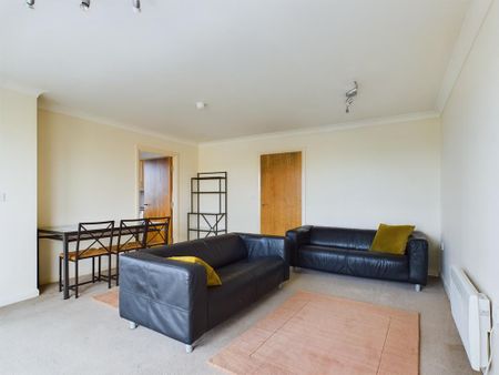 2 bedroom flat to rent - Photo 2