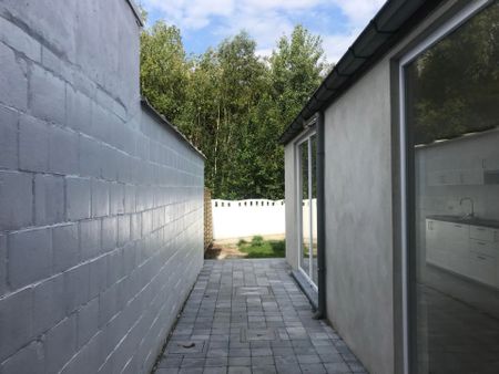 Moderne en karaktervolle renovatie met drie slaapkamers en gezellige tuin te Gentbrugge - Photo 3