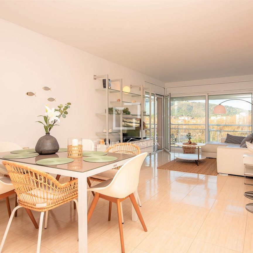 Stylish 3-bedroom apartment for rent in Platja d’Aro Marina, fully furnished with sea views - Photo 1