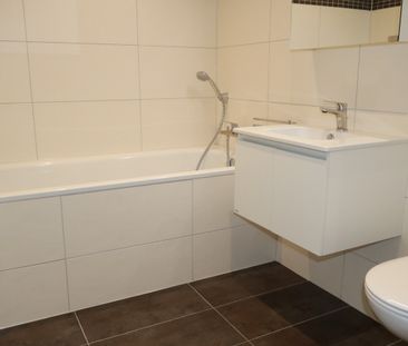 TRES BEAU 2 ½ PIECES - À deux pas de la gare ! - Photo 2