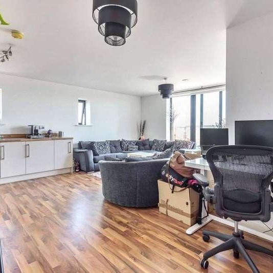 Oak House, Victory Park Road, Addlestone, Surrey, KT15 - Photo 1