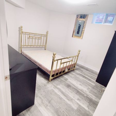 For Lease - 217 Badessa Circle, Vaughan, Ontario - Photo 2