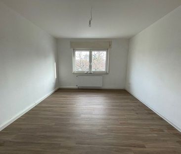 Frisch saniert: Großzügige 1-Zimmerwohnung mit Balkon - Photo 1