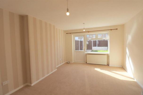 2 bedroom mews to rent - Photo 1