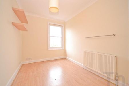 2 bedroom end of terrace house to rent - Photo 3
