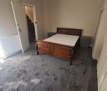 3 Bed - 5 Quarry Mount Place, Woodhouse, Leeds - LS6 2JE - Student - Photo 4