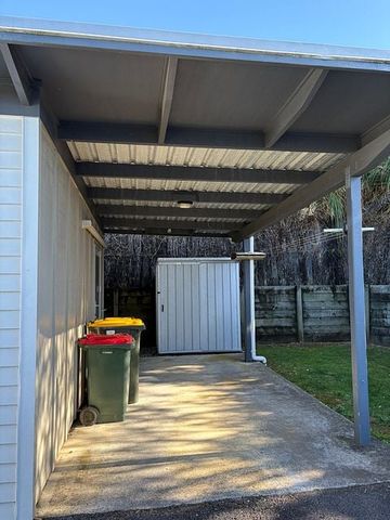 Cosy 2BR Unit w/ Deck, Carport and Full Kitchen - Photo 4