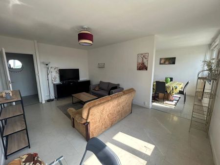 Bel appartement meublé de trois pièces avec 1 chambre - Photo 2