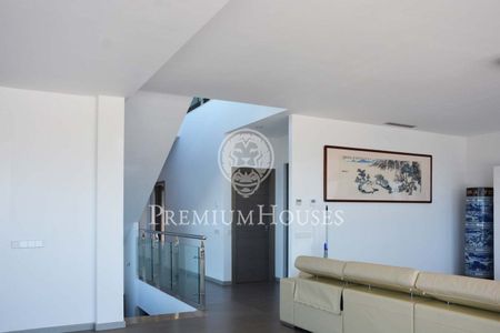 Casa en alquiler en Sant Vicenç de Montalt. Diseño y lujo con impresionantes vistas al mar - Photo 4