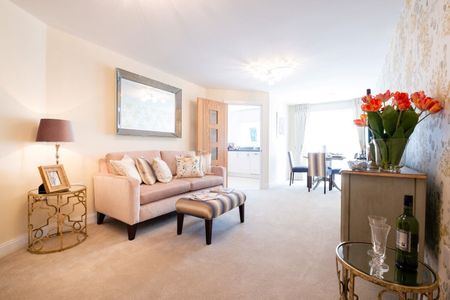 Available unfurnished now - Photo 3