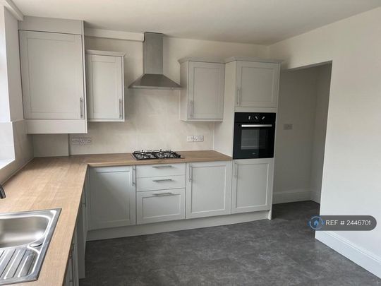 2 bedroom terraced house to rent - Photo 1