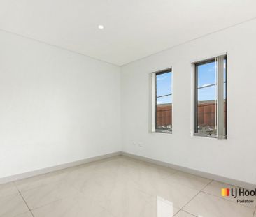 Modern 2-Bedroom Unit in Prime Parramatta Location - Photo 2