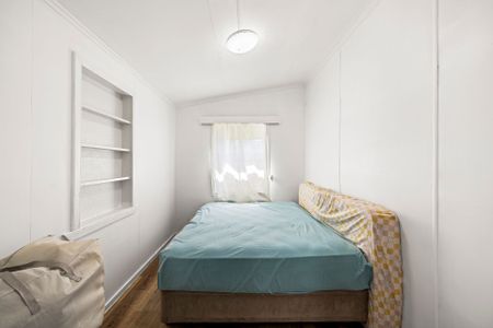 On a Bus Route & Opposite Downlands College - Photo 3