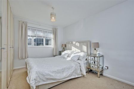 4 bedroom detached house to rent - Photo 3