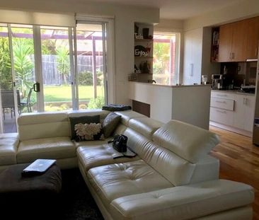 Caulfield South - Photo 2