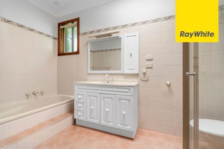 Comfortable Family Home in Ideal Location ! - Photo 5