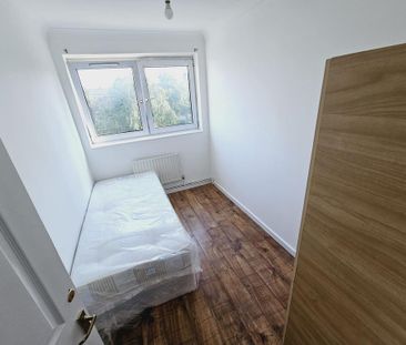 1 bedroom in a flat share to rent - Photo 3