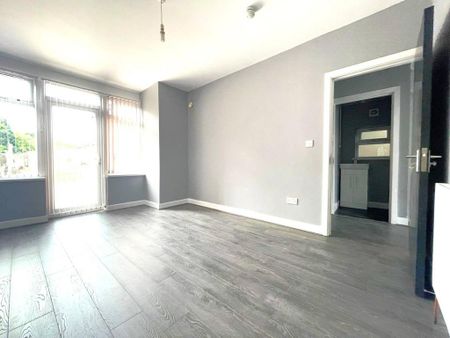 3 bedroom semi-detached house to rent - Photo 3