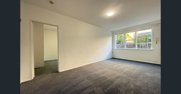 Spacious Ground Floor Apartment in Prime Northcote Location - Photo 1
