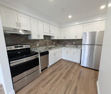 Fully Detached 6 Bedroom Home in Thorold! - Photo 1