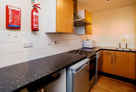 Studio Apartment - Photo 3