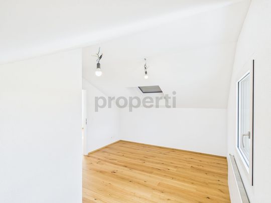 Moderne 2.5-Zimmer-Dachwohnung in Oberwil - Foto 1