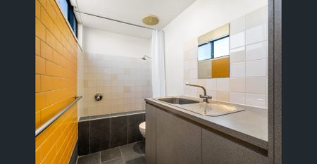 Architecturally Designed & Full of Character – Furnished Living in St Leonards - Photo 5