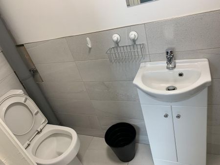 6 bedroom terraced house to rent - Photo 5