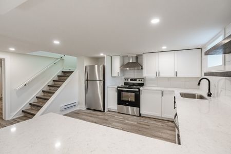 Bright 2 Bedroom Lower Unit in Welland! - Photo 3