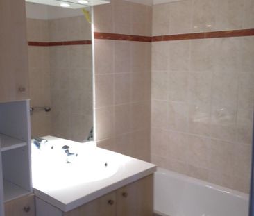 location Appartement T2 DE 42.95m² À MARSEILLE - Photo 2