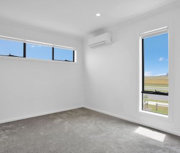 12 Pajaro Walk Clyde North VIC - Photo 4