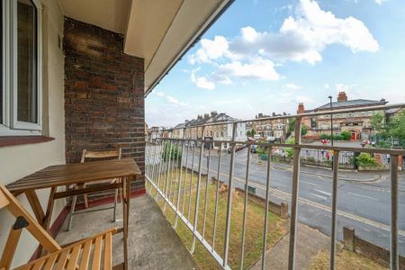 2 bedroom flat to rent - Photo 3