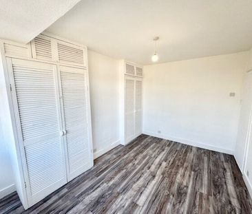 Dorrington Gardens, Hornchurch, RM12 4HX, Property for rent - Photo 2