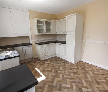 3 bedroom semi-detached house to rent - Photo 4