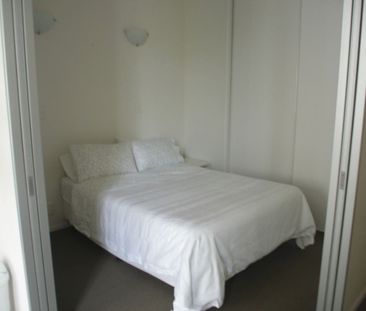 HEART OF THE CITY - SPACIOUS 1 BEDROOM FURNISHED - Photo 3