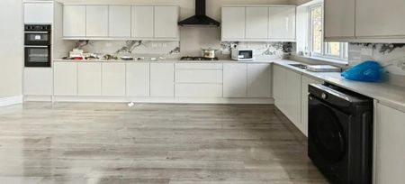 8 bedroom detached house to rent - Photo 4