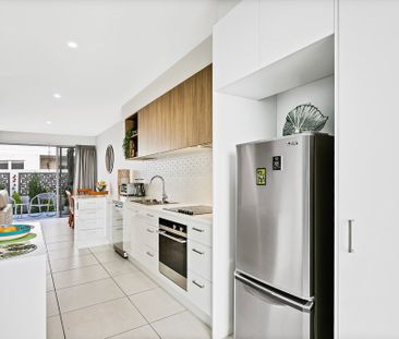 Coastal Chic: Stylish Living in Maroochydore! - Photo 4