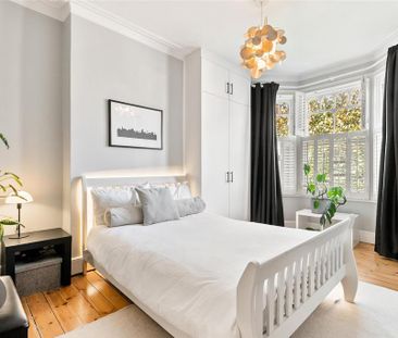 4 bedroom end of terrace house to rent - Photo 4