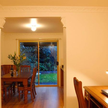 Fully Furnished Inner City Townhouse - Photo 3