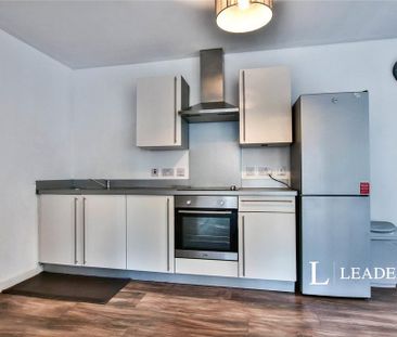 2 bedroom flat to rent - Photo 2