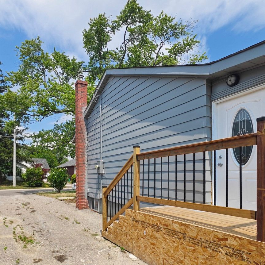 For Lease - 406 Marf Avenue, Mississauga, Ontario - Photo 1