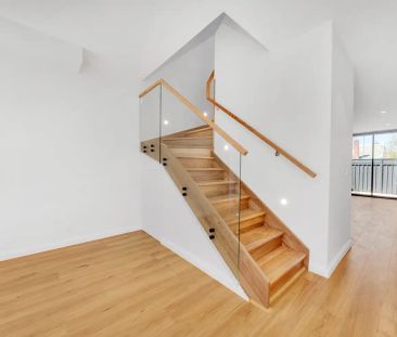 “Brand new Designer 3 bedroom townhouse with study” - Photo 4