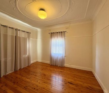 NORTH TAMWORTH- Renovated 3 Bedroom Home - Photo 4