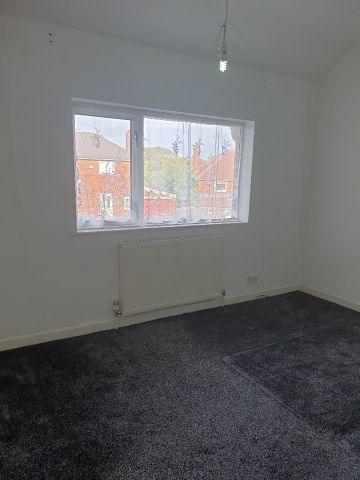 3 Bed Semi-Detached House, Hollin Park Crescent, LS8 - Photo 3