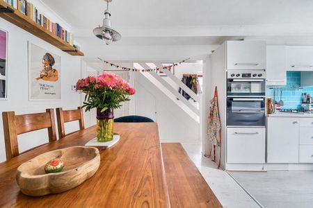 4 bedroom detached house to rent - Photo 4