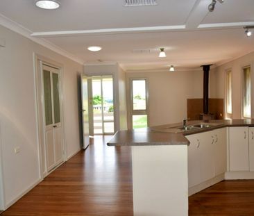 4 Fraser Crescent, Tamworth - Photo 6